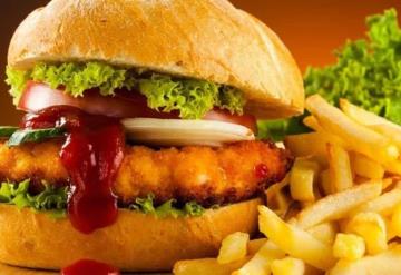 Retira Profeco del mercado hamburguesas por contener alto porcentaje de pellejo de pollo