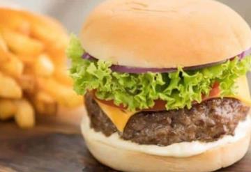 Retiran hamburguesas Del Día por contener más pellejo que carne