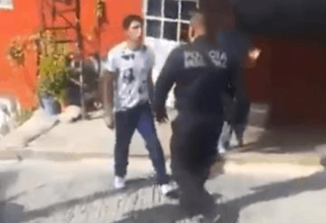 ¡Me robaste, perro!: Policía le dispara a un joven 