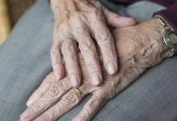 Mujer con más de 70 años y con solo un pulmón da a luz por primera vez