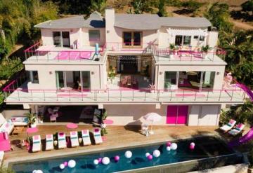 La casa de Barbie si existe y puedes dormir en ella a este precio