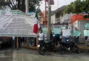 Inicia manifestación de trabajadores del ISSET