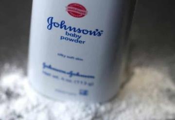 Johnson & Johnson retira lote de talco para bebé por aparición de asbesto