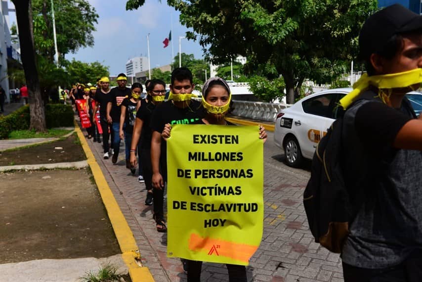 Jóvenes se manifiestan, piden a autoridades combatir la trata de personas