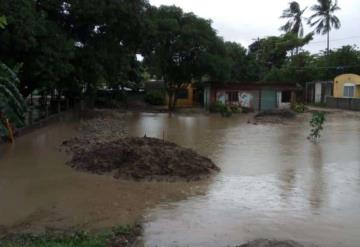 Lluvias dejan incomunicada ranchería Barra de Tupilco en Paraíso