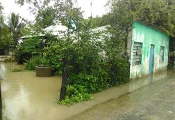 Precipitaciones inundan solares en poblado indígena de Monte Grande