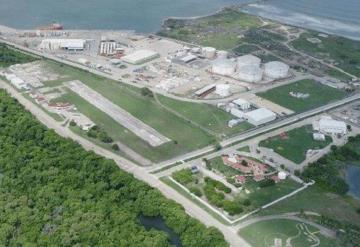 Niegan inundaciones en terreno de Refinería de Dos Bocas