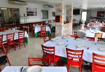 Restaurantes reducen su nómina ante baja en ventas