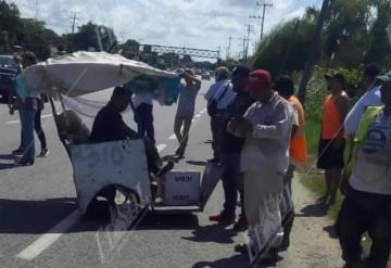 Camioneta se impacta contra pochimóvil en la Villahermosa-Frontera