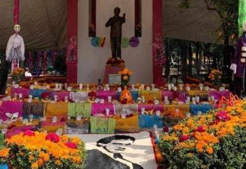 Con ofrenda, recuerdan a José José en Clavería