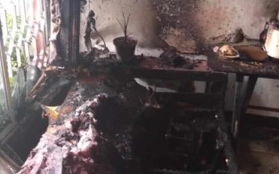 Se incendia altar de muerto dentro de una casa; consumió parte de la sala