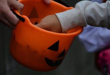 Balean a niña de 7 años mientras pedía dulces en Halloween