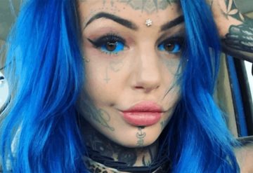 Influencer queda ciega tras tatuarse los ojos de color azul