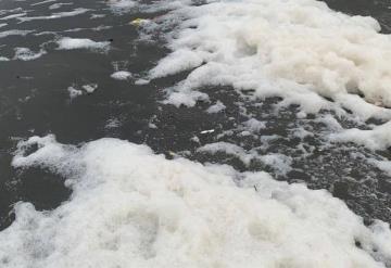 Espuma llega hasta las playas de Paraíso