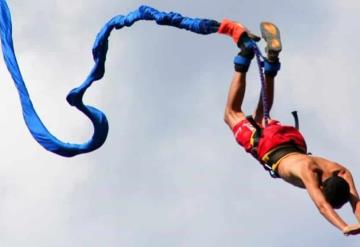 Hombre sobrevive a caída de bungee de casi 100 metros