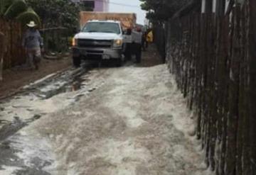 Se disipa espuma marina en Sánchez Magallanes