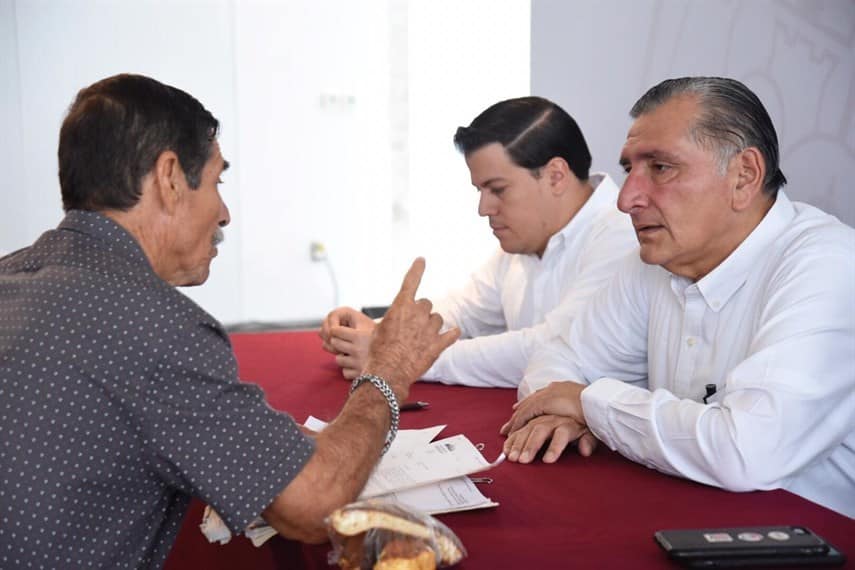El gobernador Adán Augusto López ofrece audiencia pública en Palacio de Gobierno