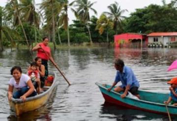 Comalcalco inundado, piden a la ciudadanía apoyar con víveres