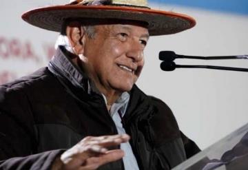 Anuncia AMLO subasta de joyas para construcción de carretera