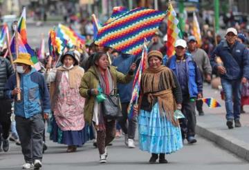 Escasean alimentos y gasolina a las afueras de las principales ciudades en Bolivia 