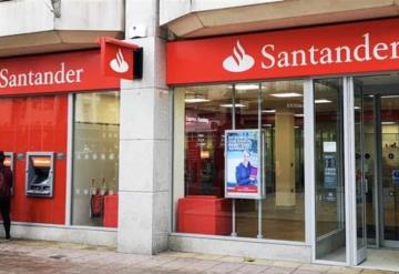 Anuncia AMLO que Santander no cobrará comisiones a remesas