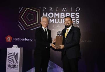 Dan premio Hombres y Mujeres de la Casa a Agustín Gustavo Rodríguez, Vocal Ejecutivo del FOVISSSTE