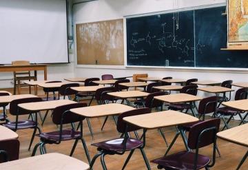 Joven es expulsado de la escuela por vender tortas para pagar sus estudios