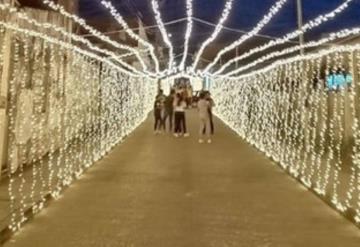 Colonos de Emiliano Zapata iluminan sus calles navideñas