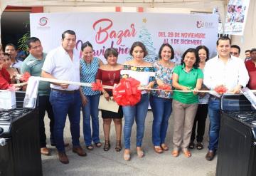 Inauguran bazar navideño en Comalcalco 