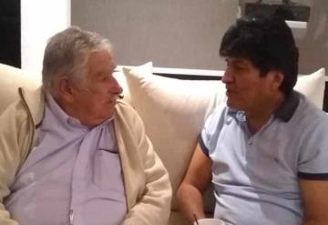 Se reúnen Evo Morales y José Mujica en México