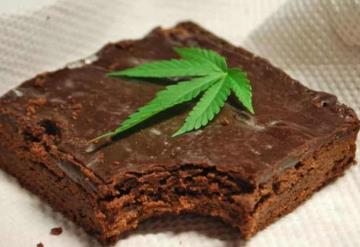 Expulsan de secundaria a niño que vendía brownies con mariguana