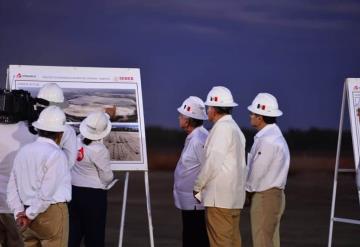 Realiza el presidente de la república recorrido por el terreno de la refinería Dos Bocas en Paraíso