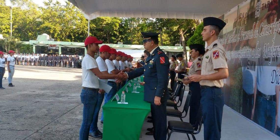Realizan ceremonia de entrega de cartillas  en la comandancia de la 30 Zona Militar