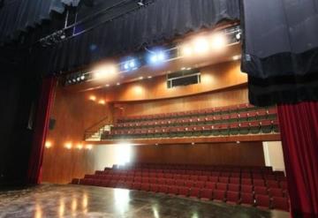 Encuentran muerta a maestra de danza en baño de un teatro universitario