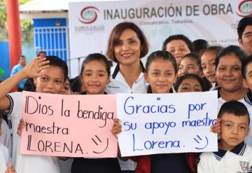 Entrega Alcaldesa Lorena Méndez Denis dos nuevos techados escolares en Comalcalco