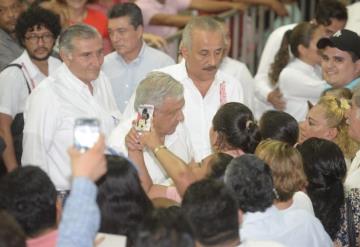 Al grito de ¡Obrador, Obrador!, tabasqueños reciben al presidente de la república en Teapa