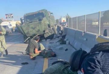 Vuelca camión de militares en Puebla