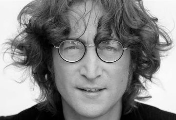 Esta es la cantidad que recaudaron los lentes de John Lennon en subasta