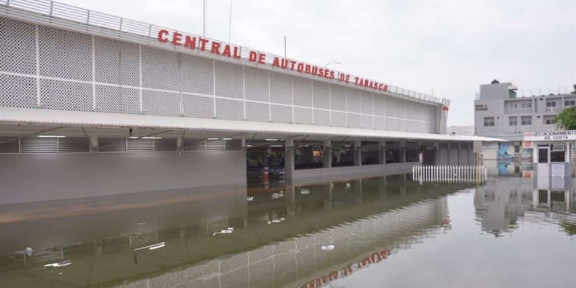 Se inunda la central camionera de Villahermosa