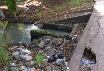 Surge la basura del Vaso Cencali por lluvias