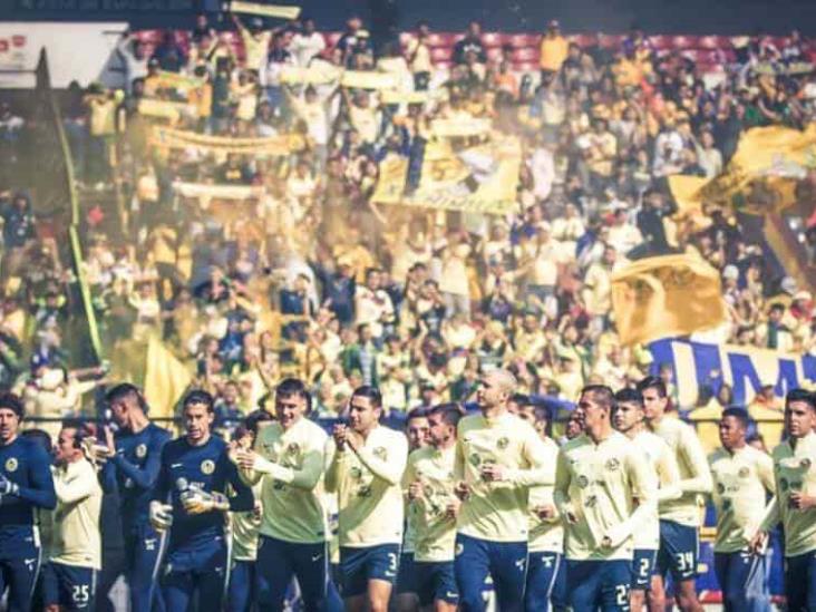 Entrena club América a puerta abierta ante miles de aficionados