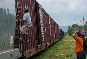 Mitad de trenes inspeccionados en México llevan migrantes