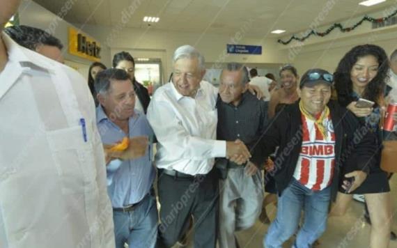 Así recibieron al presidente de México en el aeropuerto de Villahermosa