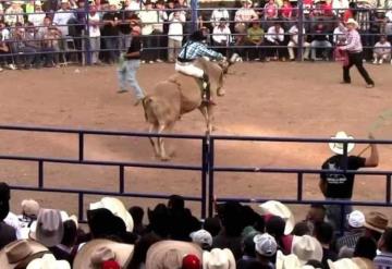 Jaripeo de terror; padre e hijo disparan contra asistentes en Coahuila