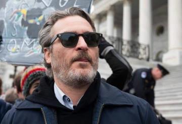 Arrestan a Joaquin Phoenix por protestas