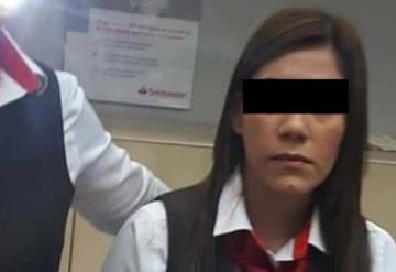 VIDEO Cuentahabiente acusa a cajera de banco Santander por complicidad en asalto