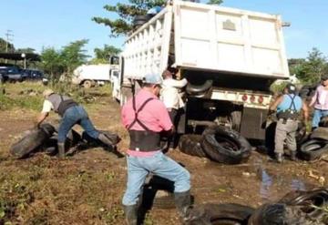 Envía Teapa 30 toneladas de llantas usadas a empresa recicladora