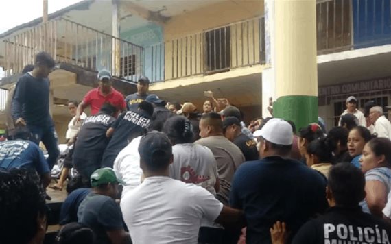 Pobladores encarcelan a edil en Oaxaca, lo acusan de participar en un asesinato