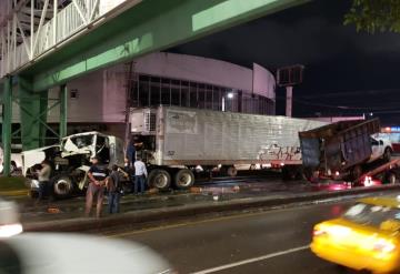 Aparatoso accidente sobre Ruiz Cortines colapsa la circulación