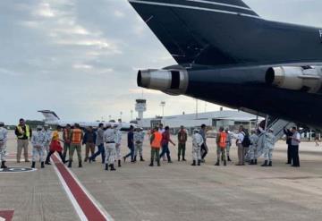 Envían de vuelta a su país a 110 migrantes hondureños, el vuelo salió de Tabasco